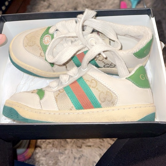 Worn 3 timesthey supposed to have that distress look